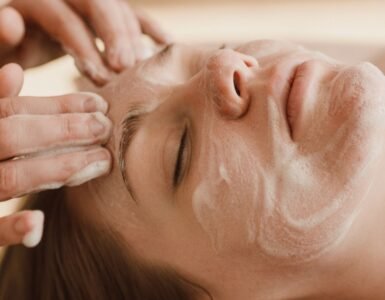 Vietnamese Head Spa Bangkok, aroma oil massage silom, scalp and body massage Bangkok