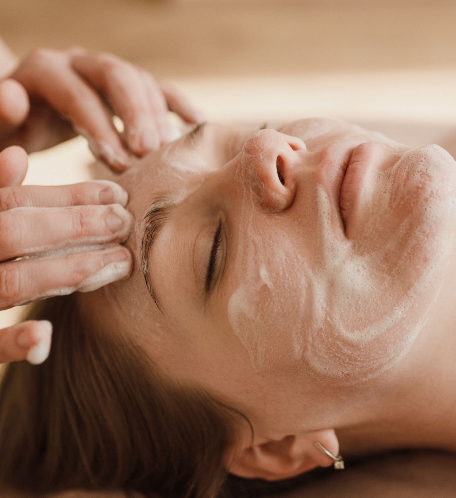 Vietnamese Head Spa Bangkok, aroma oil massage silom, scalp and body massage Bangkok